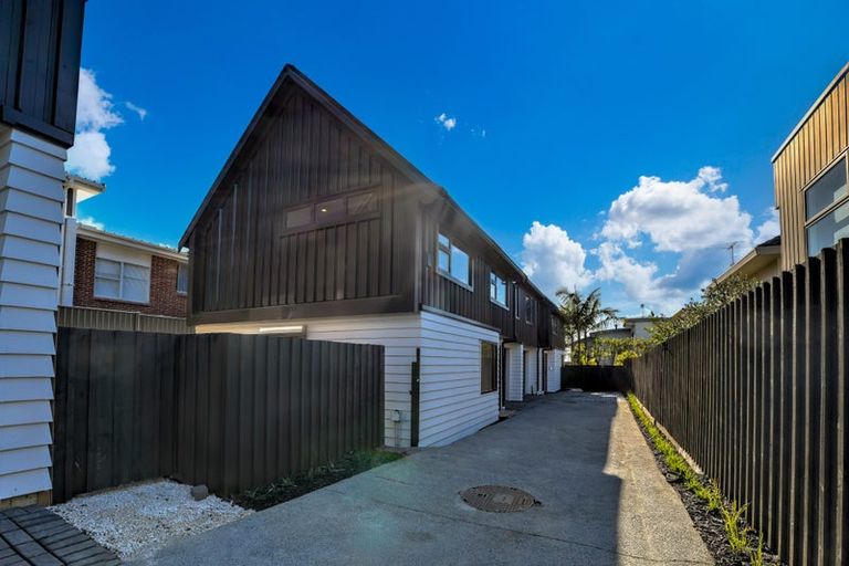 Photo of property in 71b Seaview Road, Castor Bay, Auckland, 0620