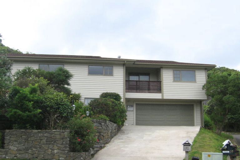 Photo of property in 37 Thatcher Crescent, Crofton Downs, Wellington, 6035