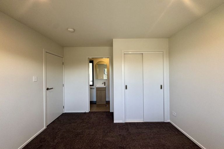 Photo of property in 4/506 Glenfield Road, Bayview, Auckland, 0629