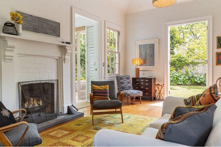 Photo of property in 51 Church Street, Devonport, Auckland, 0624