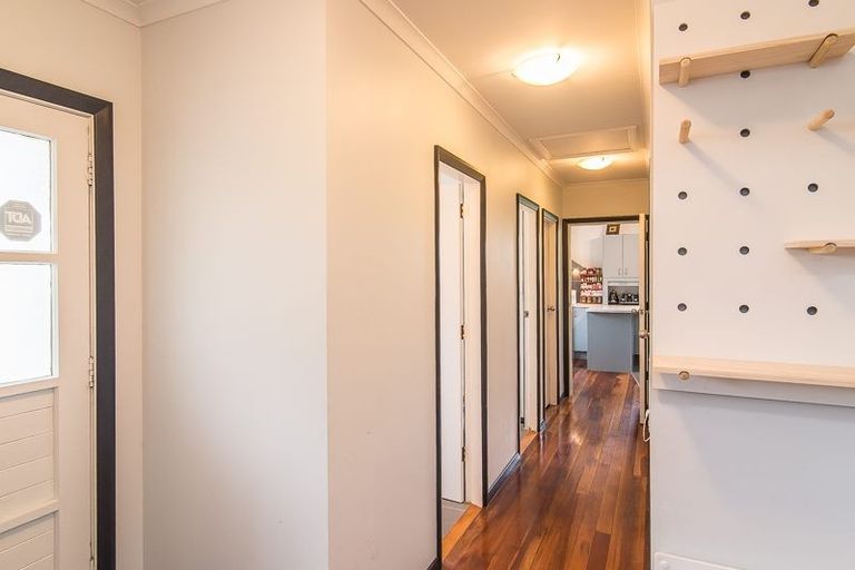 Photo of property in 23 Te Arataura Street, Takapuwahia, Porirua, 5022