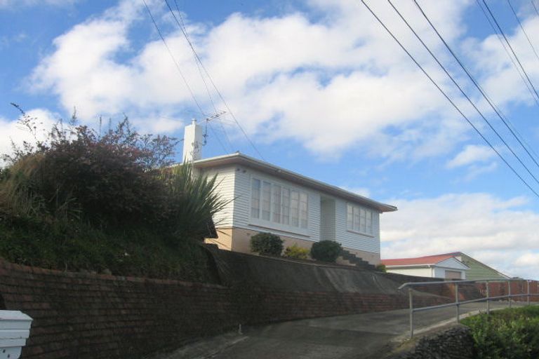 Photo of property in 37 Pekanga Road, Normandale, Lower Hutt, 5010