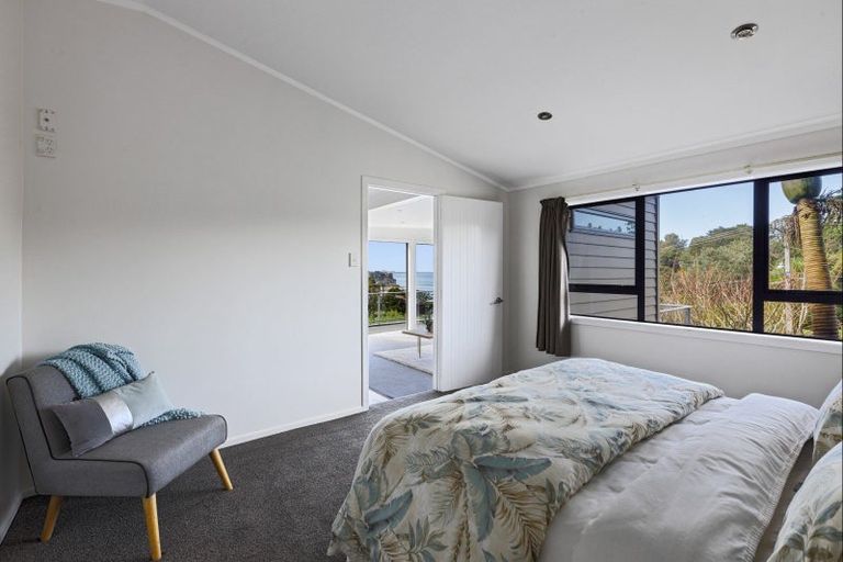 Photo of property in 41 Laingholm Drive, Laingholm, Auckland, 0604