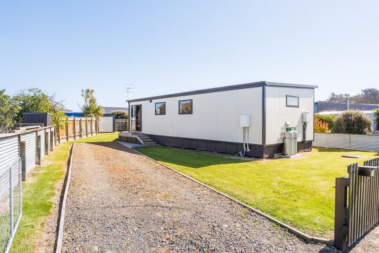 Photo of property in 52 Nash Parade, Foxton Beach, Foxton, 4815