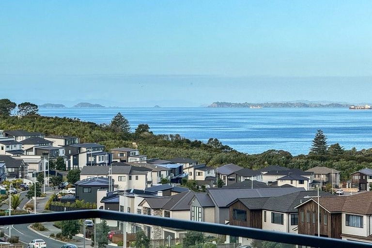 Photo of property in 14 Pakirikiri Street, Long Bay, Auckland, 0630