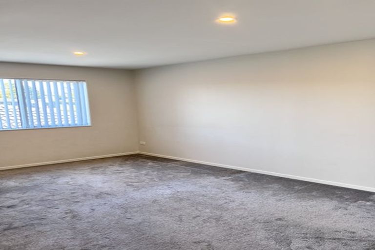 Photo of property in 19a Minaret Drive, Bucklands Beach, Auckland, 2014