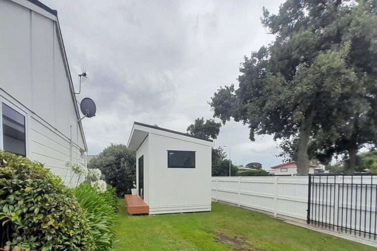 Photo of property in 28 Apollo Parade, Milson, Palmerston North, 4414
