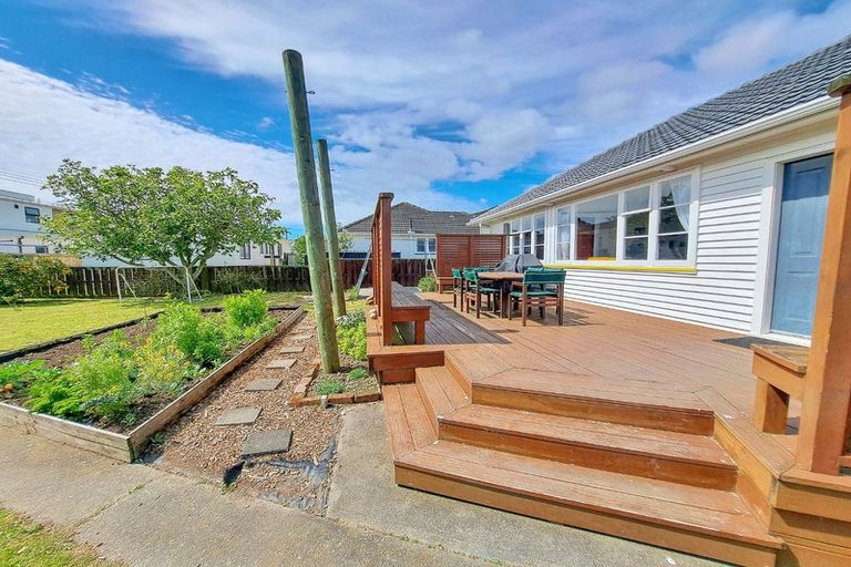 Photo of property in 69 Sladden Street, Naenae, Lower Hutt, 5011