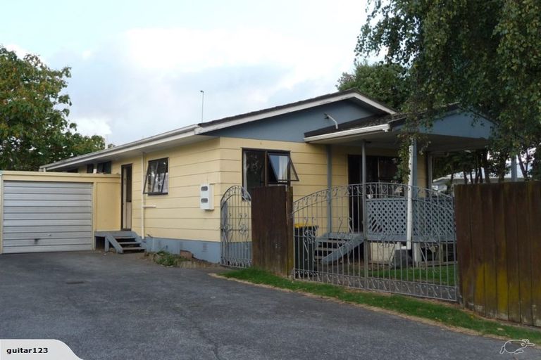 Photo of property in 2/10 Burundi Avenue, Clendon Park, Auckland, 2103