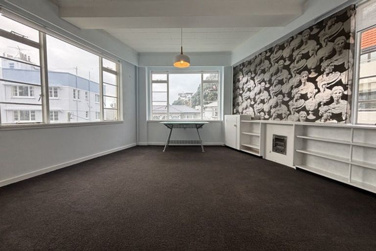 Photo of property in Wharenui Apartments, 274 Oriental Parade, Oriental Bay, Wellington, 6011