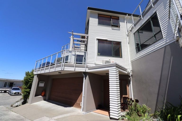 Photo of property in 15a Waru Street, Khandallah, Wellington, 6035