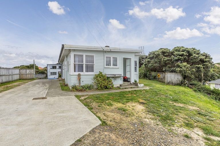 Photo of property in 1 Morere Street, Titahi Bay, Porirua, 5022