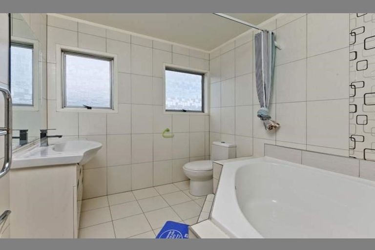 Photo of property in 20 Orton Street, Glenfield, Auckland, 0627