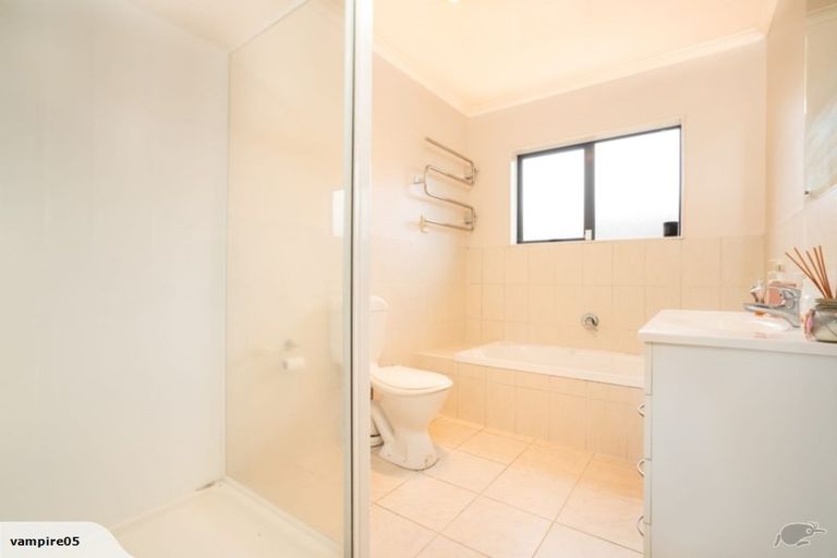 Photo of property in 8 Sid Place, Mangere, Auckland, 2022