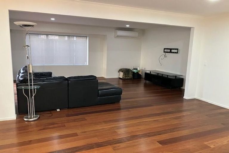 Photo of property in 8 Kalberry Place, East Tamaki, Auckland, 2016