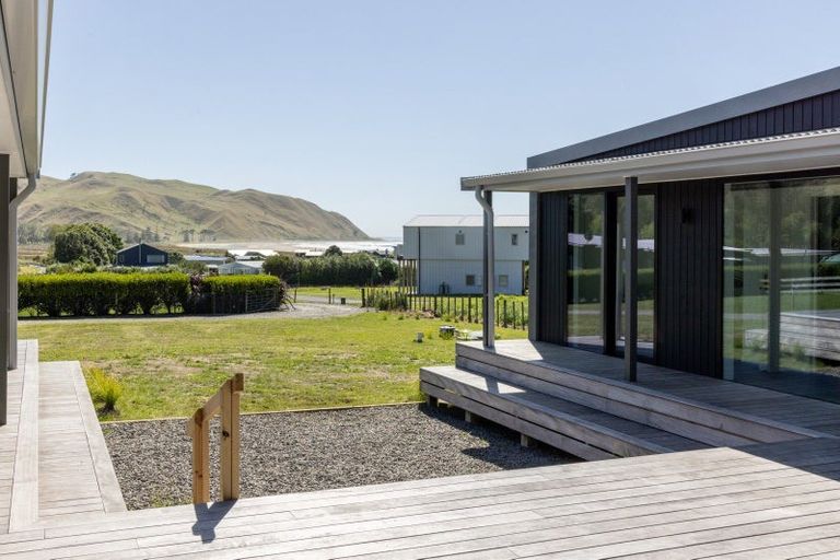 Photo of property in 4a Shoal Beach Road, Aramoana, Omakere, 4271