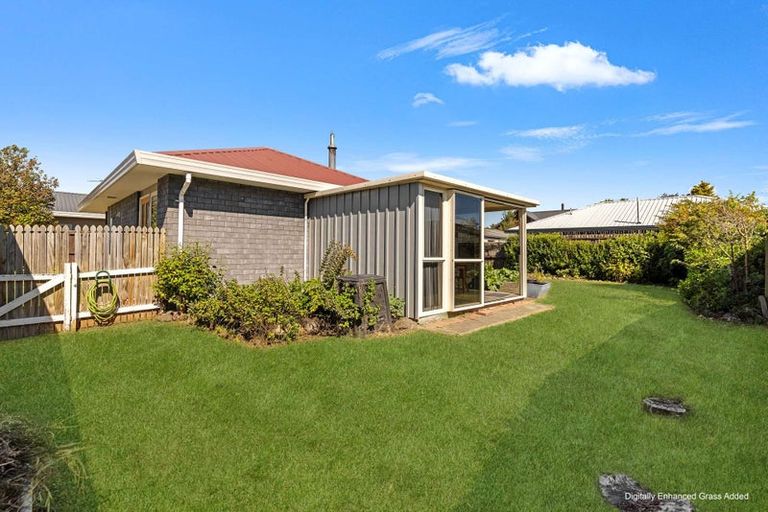 Photo of property in 9 Honeysuckle Place, Northcote, Christchurch, 8052