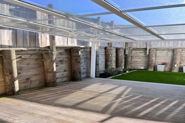 Photo of property in 19a Minaret Drive, Bucklands Beach, Auckland, 2014