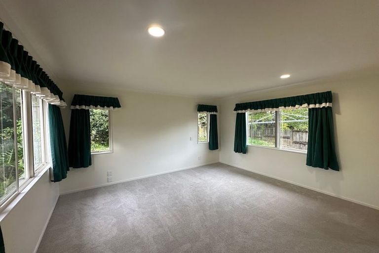 Photo of property in 26 Delmont Close, East Tamaki Heights, Auckland, 2016