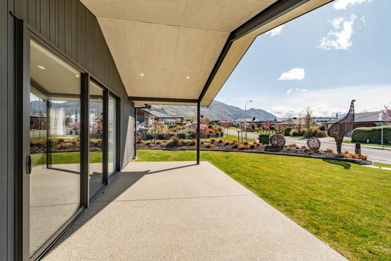 Photo of property in 1 Turnbull Crescent, Wanaka, 9305