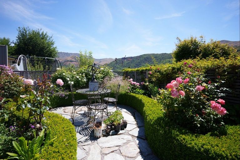 Photo of property in 22 Hood Crescent, Arrowtown, 9302