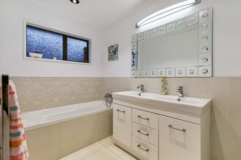 Photo of property in 7 Zenith Place, Conifer Grove, Takanini, 2112