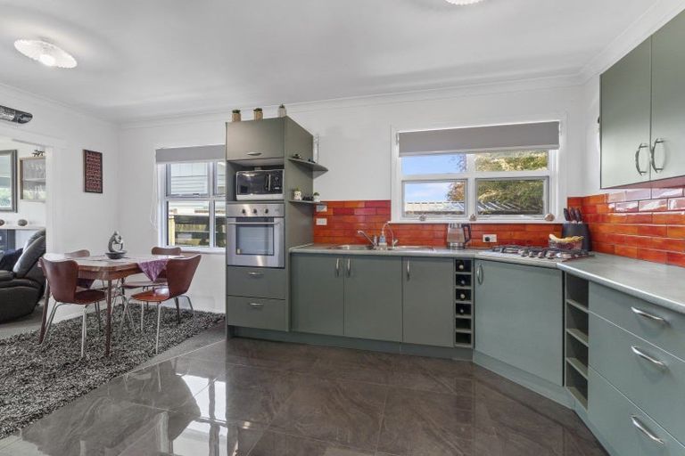 Photo of property in 19 Freyberg Street, Levin, 5510