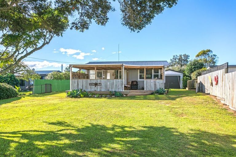 Photo of property in 224 Tui Road, Whangamata, 3620
