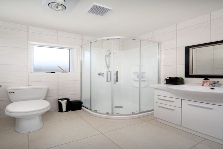 Photo of property in 16 John Broad Place, Flat Bush, Auckland, 2019