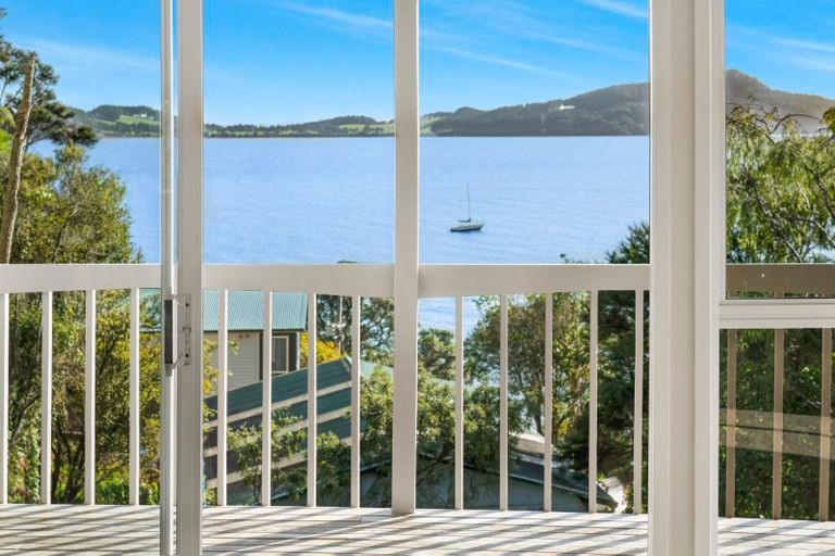 Photo of property in 99 Kawakawa Bay Coast Road, Kawakawa Bay, Papakura, 2585