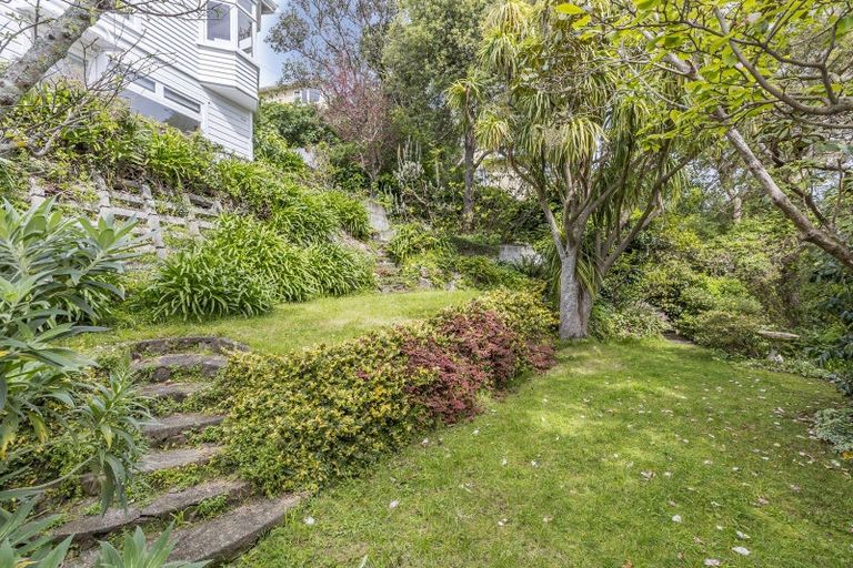 Photo of property in 28 Beacon Hill Road, Strathmore Park, Wellington, 6022