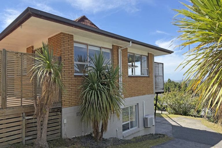 Photo of property in 52 Chelsea View Drive, Chatswood, Auckland, 0626