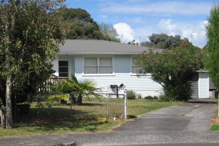 Photo of property in 1/11 Firle Place, Green Bay, Auckland, 0604