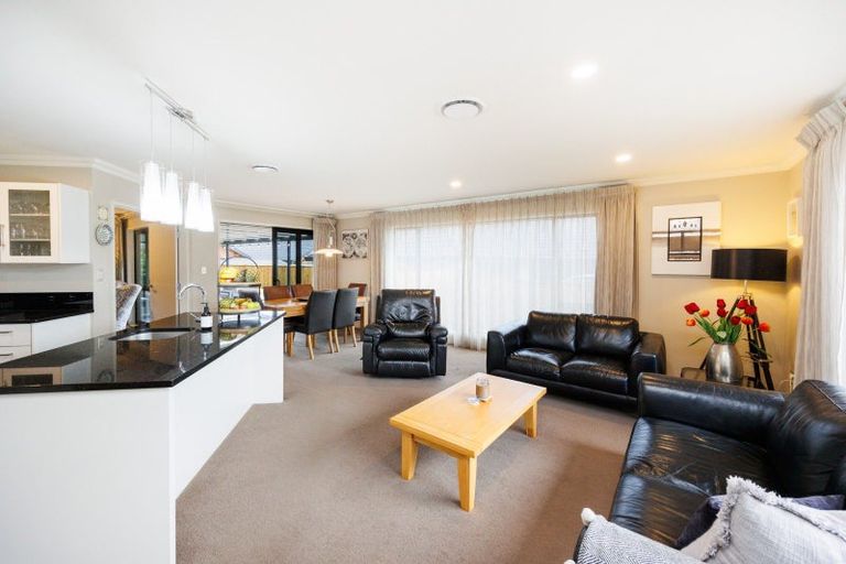 Photo of property in 172 Pacific Drive, Fitzherbert, Palmerston North, 4410