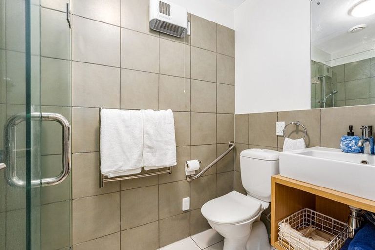 Photo of property in 2/27 Drummond Street, Mount Cook, Wellington, 6021