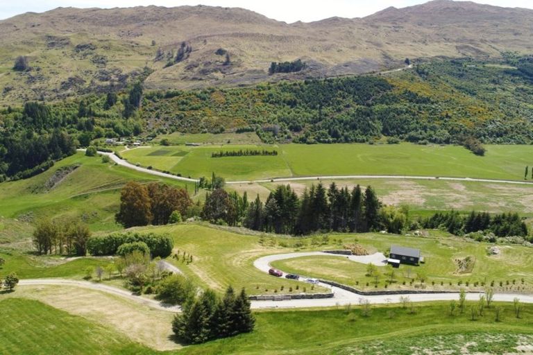 Photo of property in 40 Toka Road, Dalefield, Queenstown, 9371