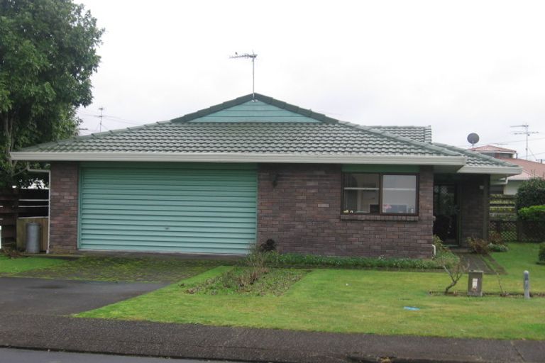Photo of property in 2/11a Albert Street, Papakura, 2110