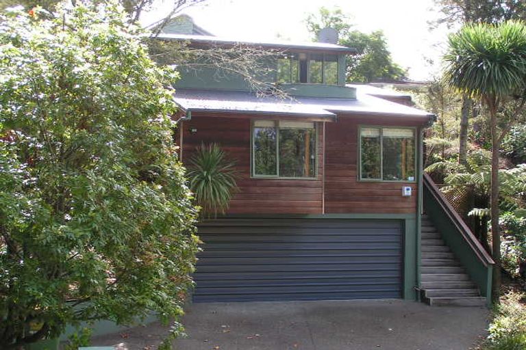 Photo of property in 2/16 Glade Place, Birkenhead, Auckland, 0626