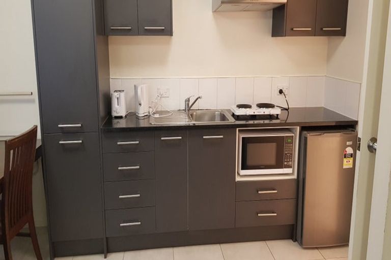 Photo of property in 8c Schnapper Rock Road, Schnapper Rock, Auckland, 0632