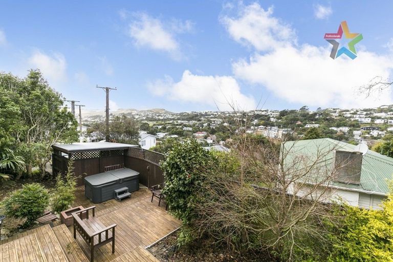 Photo of property in 10 Innes Way, Newlands, Wellington, 6037