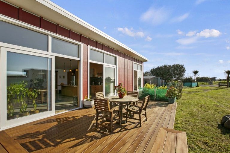 Photo of property in 62 Anglers Avenue, Warea, New Plymouth, 4381