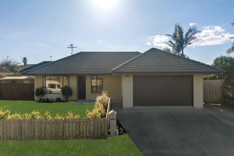 Photo of property in 6 Frank Bunce Grove, Flat Bush, Auckland, 2019