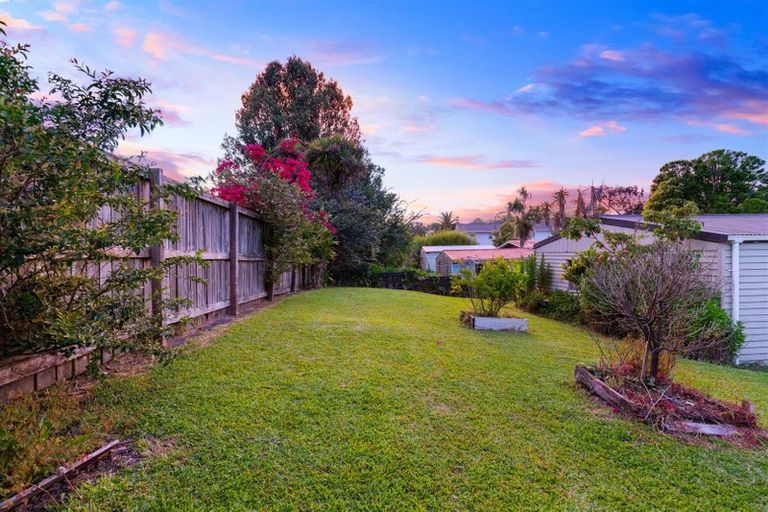 Photo of property in 9 Barnfield Place, Glendene, Auckland, 0602