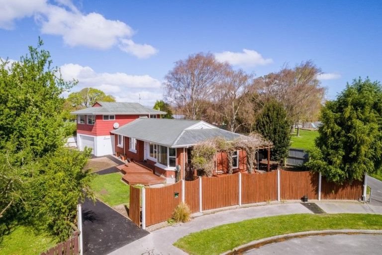 Photo of property in 15 Tralee Place, Bishopdale, Christchurch, 8053