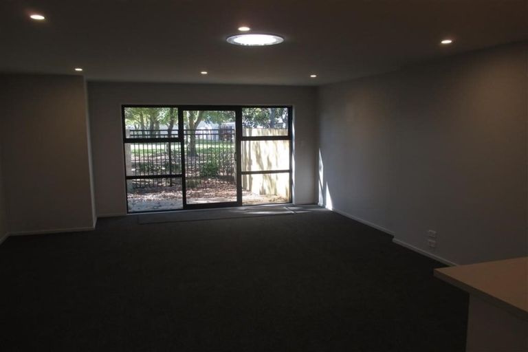 Photo of property in 2/22 Grove Road, Addington, Christchurch, 8024