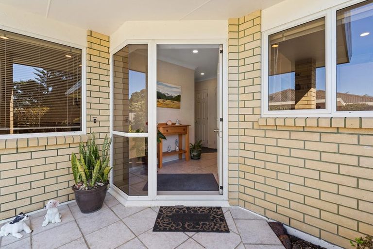 Photo of property in 40 Settlers Grove, Orewa, 0931