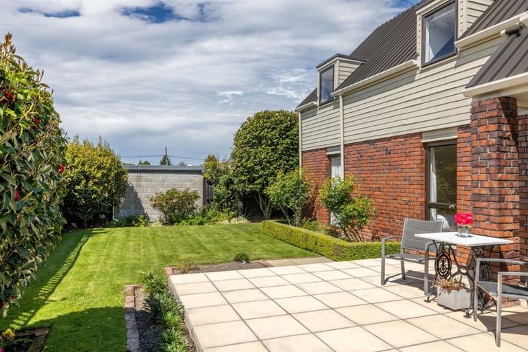 Photo of property in 8a Ringwood Place, Avonhead, Christchurch, 8042