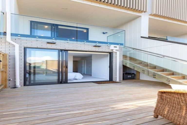 Photo of property in 11 Ngaru Way, Orewa, 0931