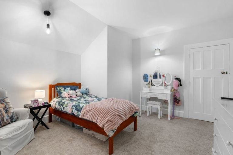 Photo of property in 24 Snowdon Road, Fendalton, Christchurch, 8052