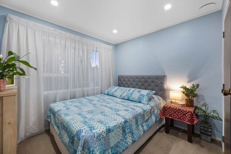 Photo of property in 24 Beauchamp Drive, Massey, Auckland, 0614